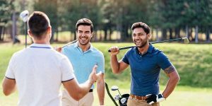 Tips for beginner golfers showing golf course etiquette
